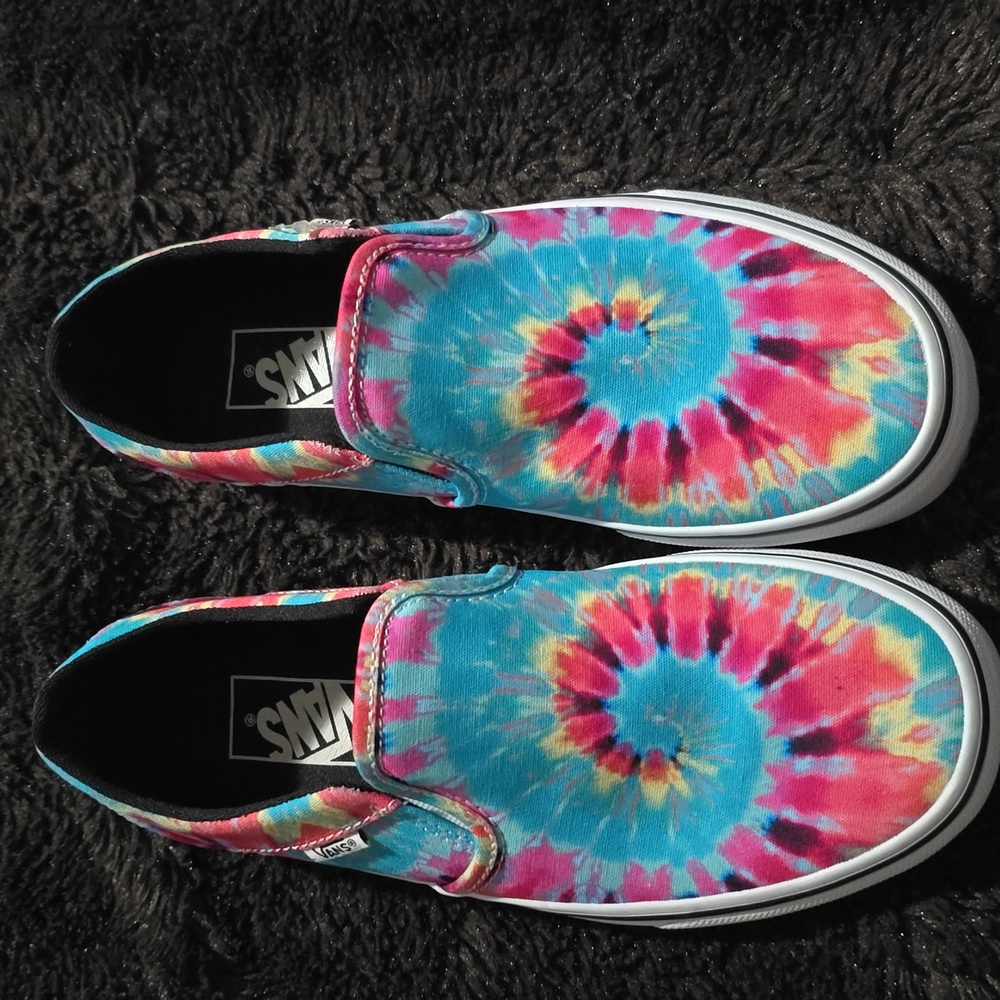 Nwot -Vans Vibrant Tie-Dye Slip-On Sneakers Size 8.5